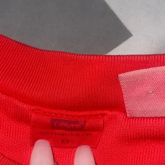 Levi’s Baggy Crewneck in Rose Red❤️‍🔥 - Picture 5 of 8